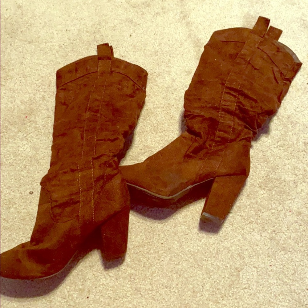 Suede boots